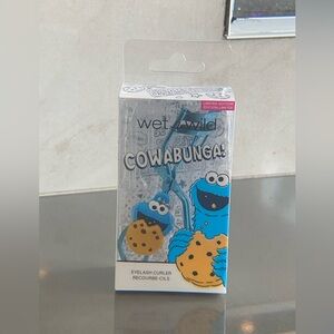 Wet n Wild Sesame Street Cookie Monster Eyelash Curler